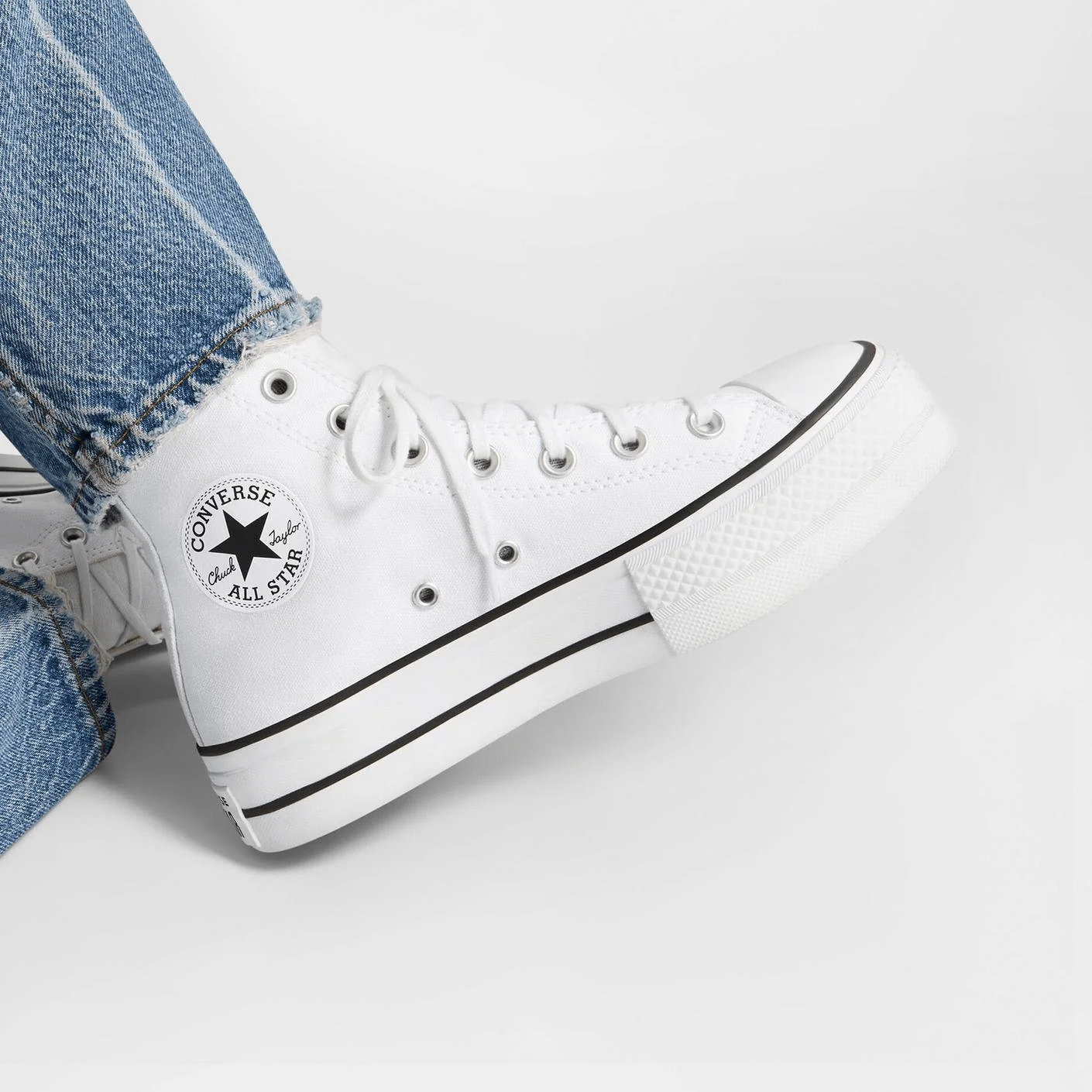 Kid's Chuck Taylor All Star Lift Platform Leather Grade School - Image 4
