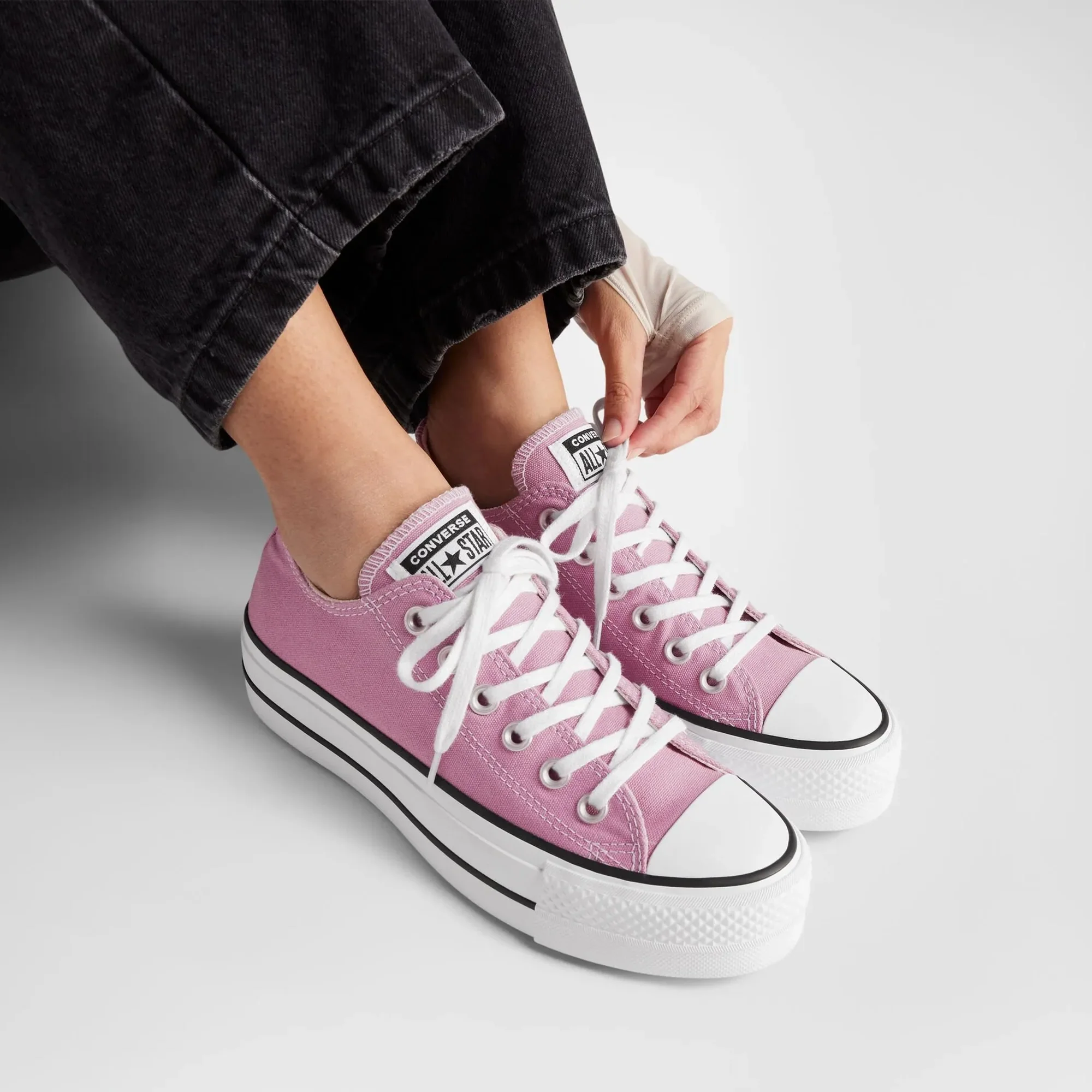 Women's Chuck Taylor All Star OX Cliffside - Image 4