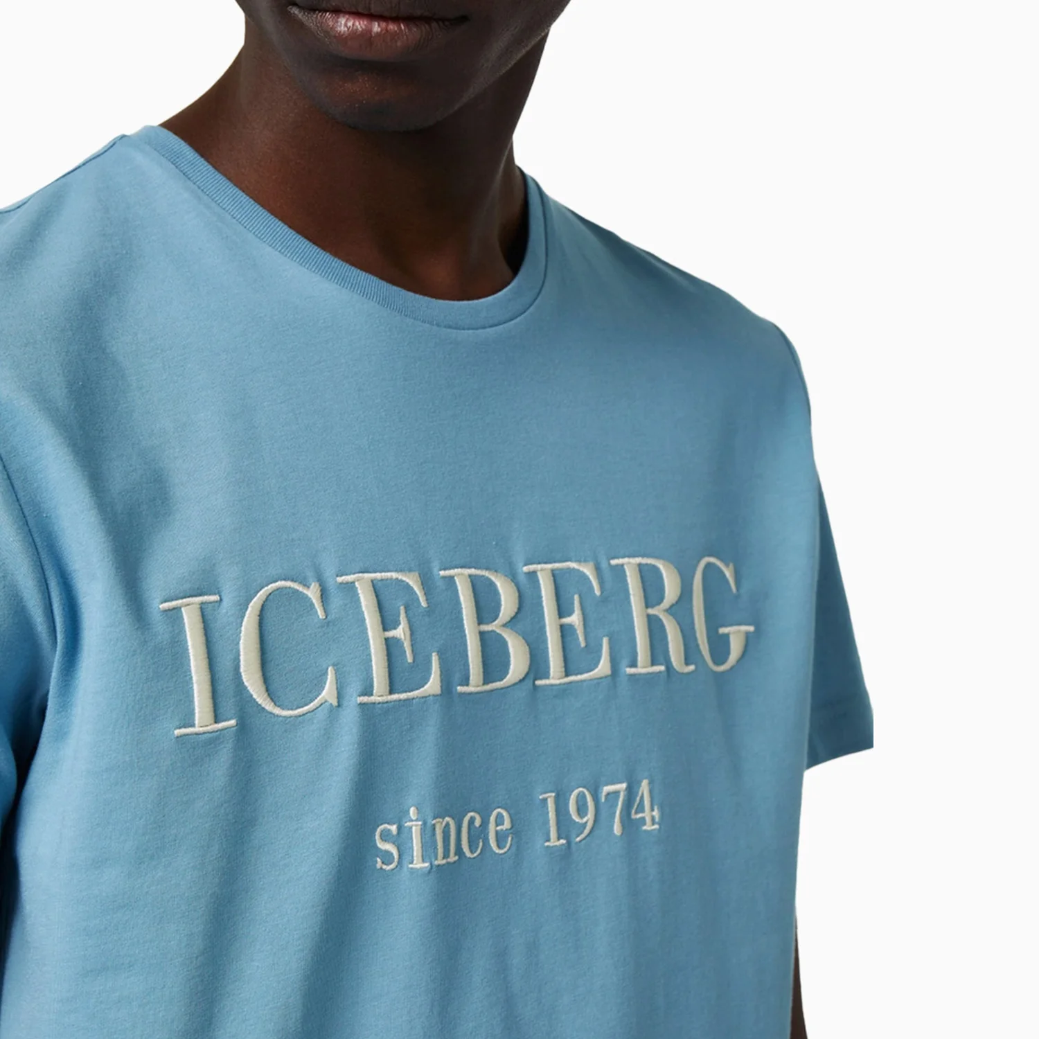 Men's embroidered Heritage Logo T Shirt in Celestial Blue - Image 4
