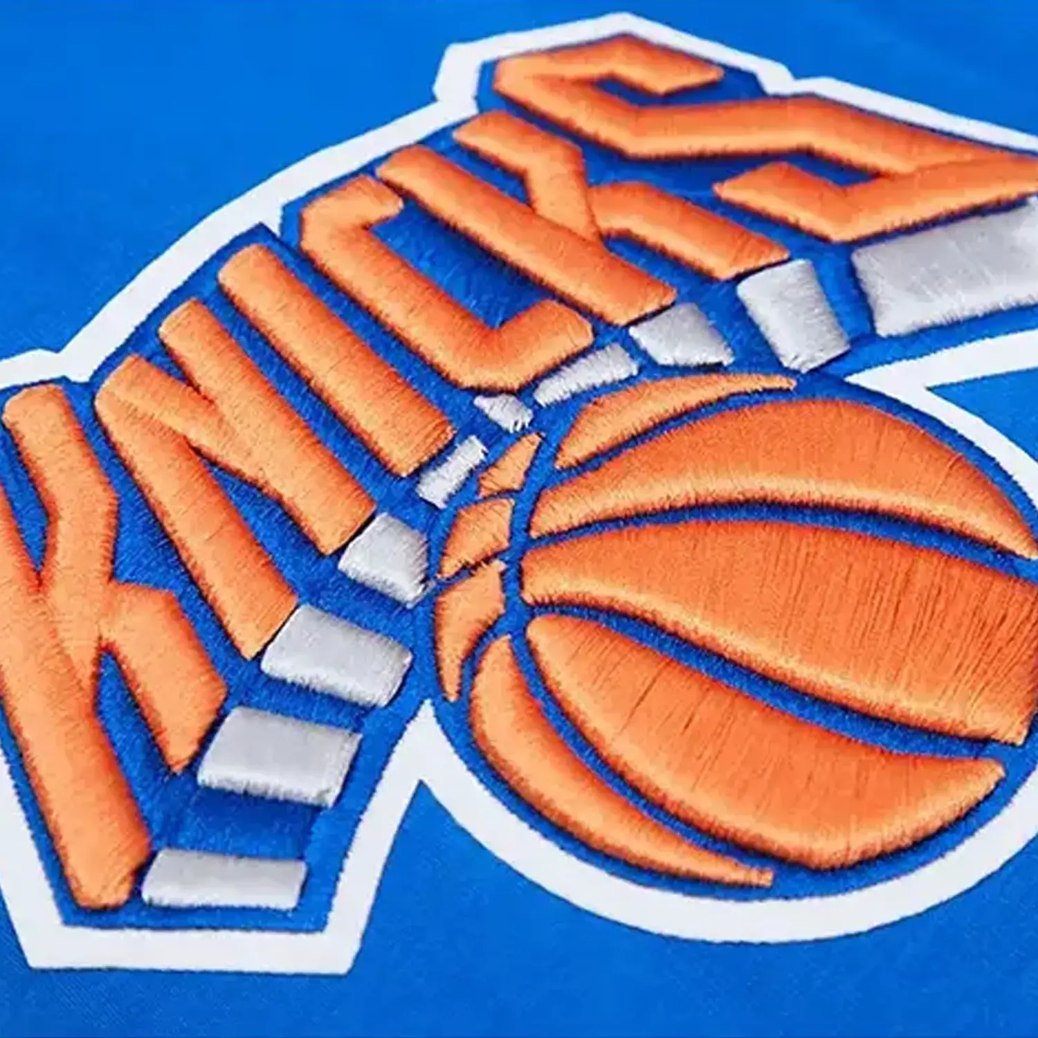 Men's New York Knicks Logo Pull Over Hoodie - Image 7