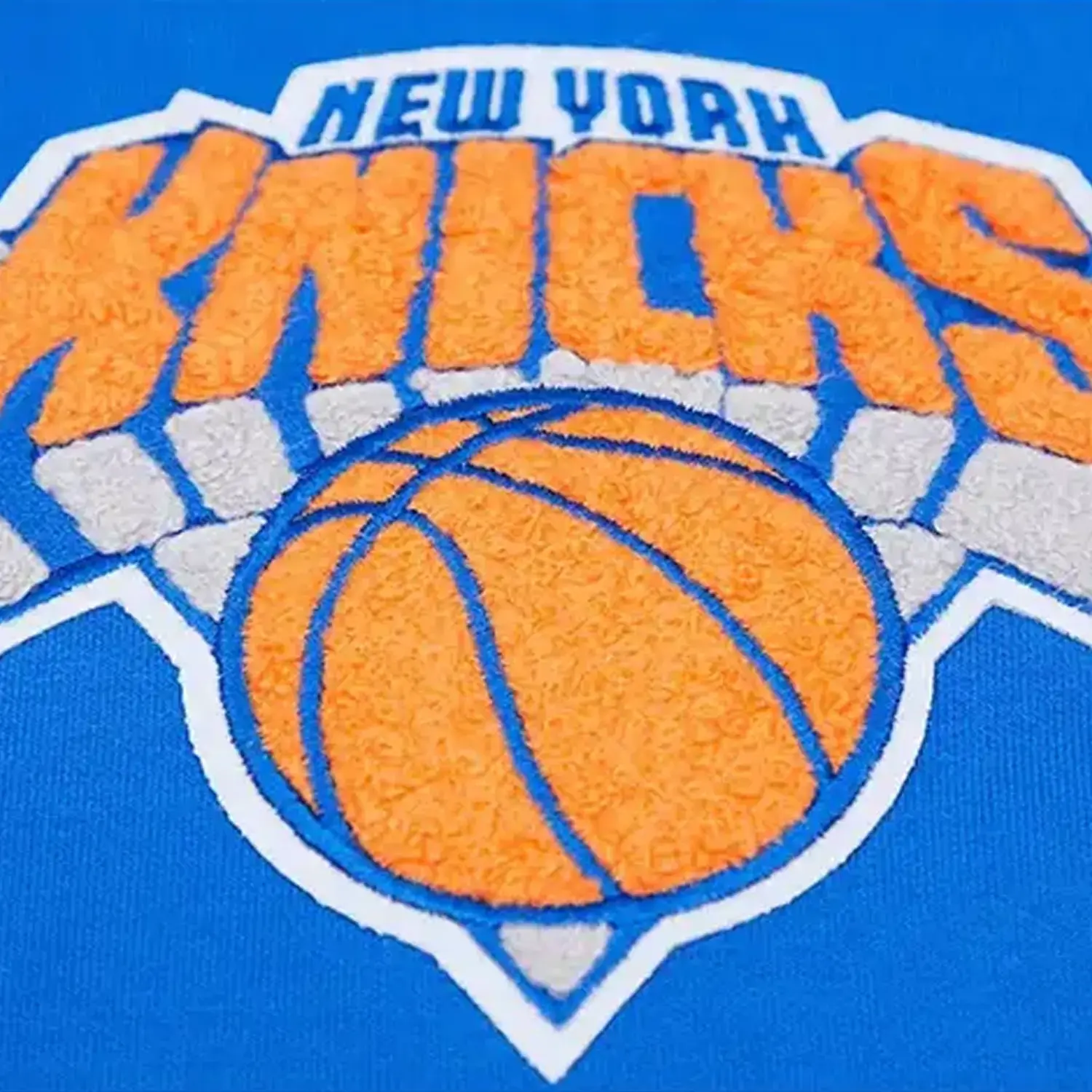 Men's New York Knicks Logo Pull Over Hoodie - Image 8