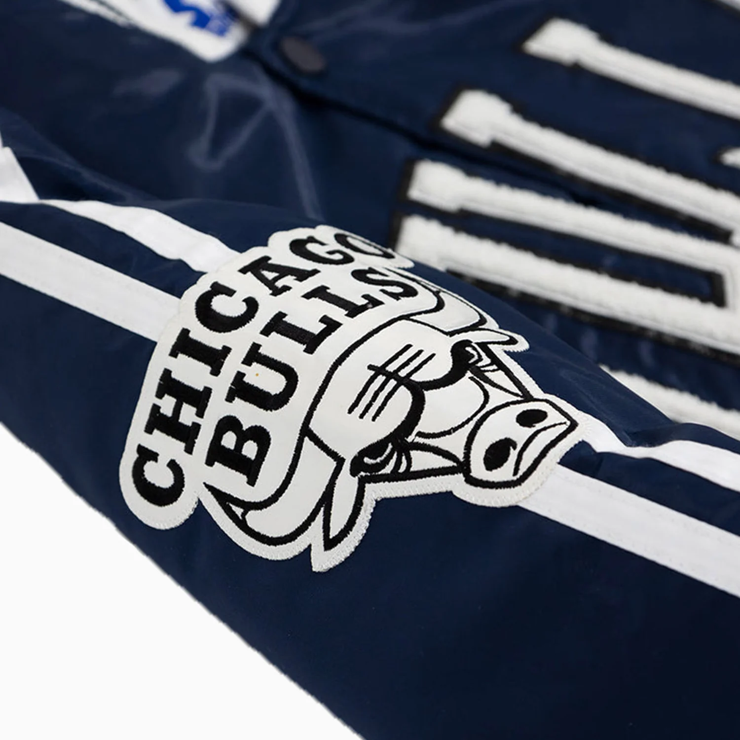 Men's Chicago Bulls NBA Varsity Satin Jacket - Image 4