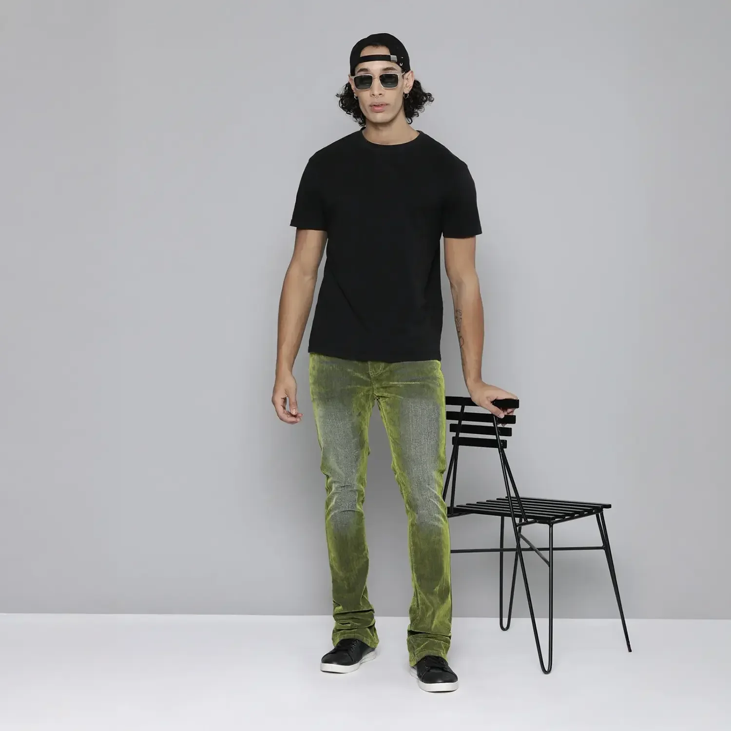 Men's Stacked Fit Jeans Pant With Stitched Hem - Image 4